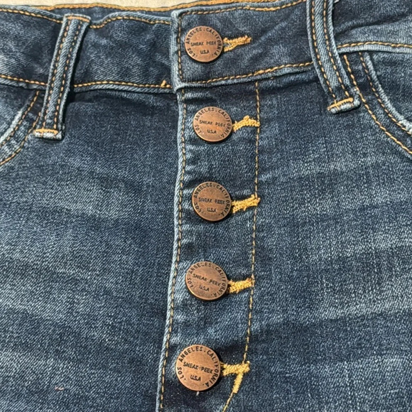 Sneak Peek Shorts - Picture 5 of 11